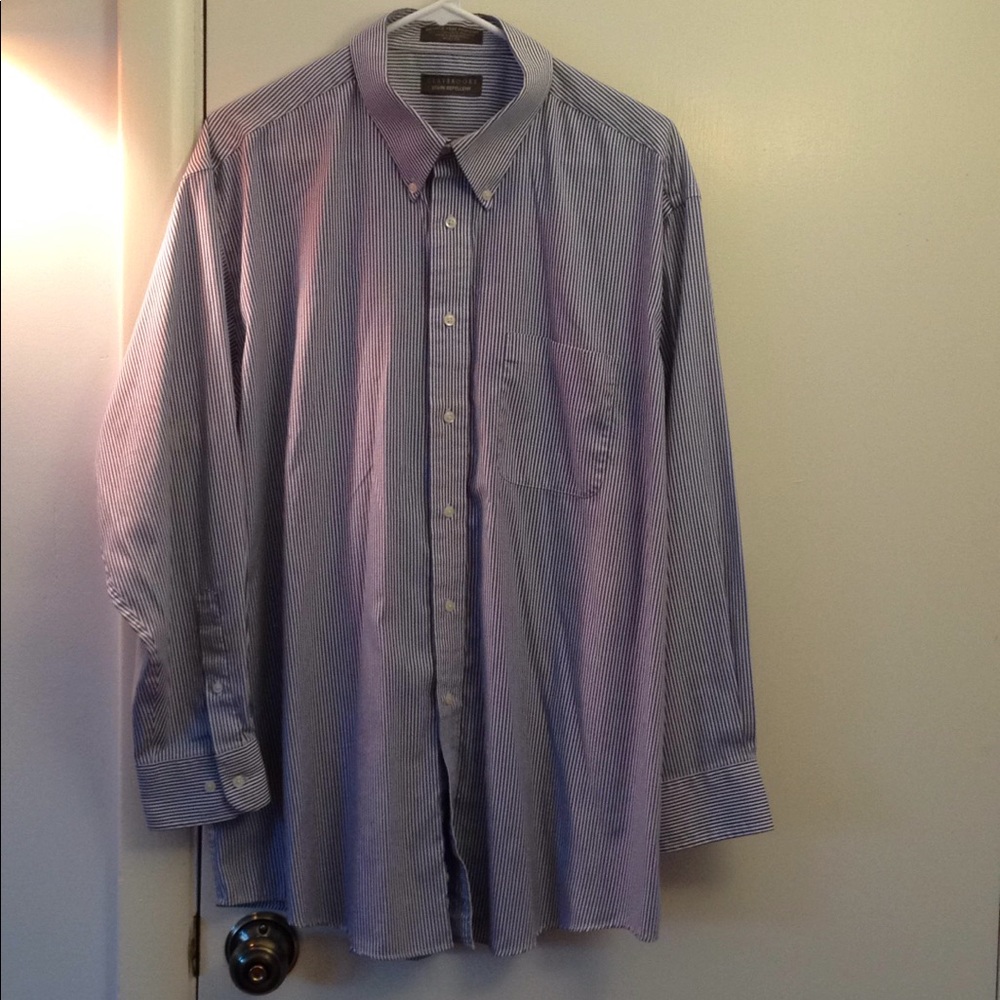 Men's wrinkle free pinpoint button down